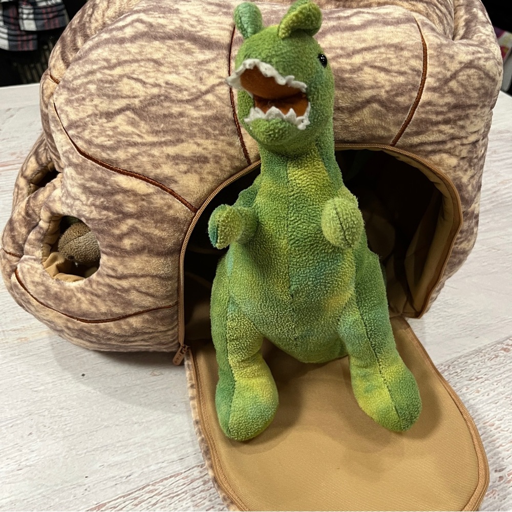 FAO Schwarz Dinosaurs Stuffed Animals with Plush Mountain Cave Carry Bag 7 Dinos - Picture 13 of 14